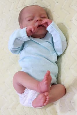 仿真假嬰兒