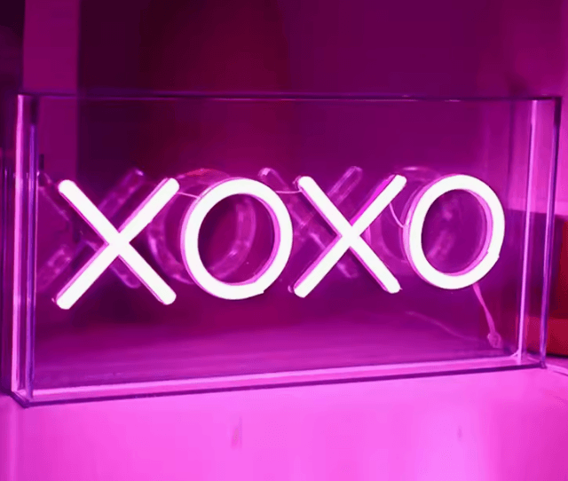 XOXO 粉色霓虹燈箱